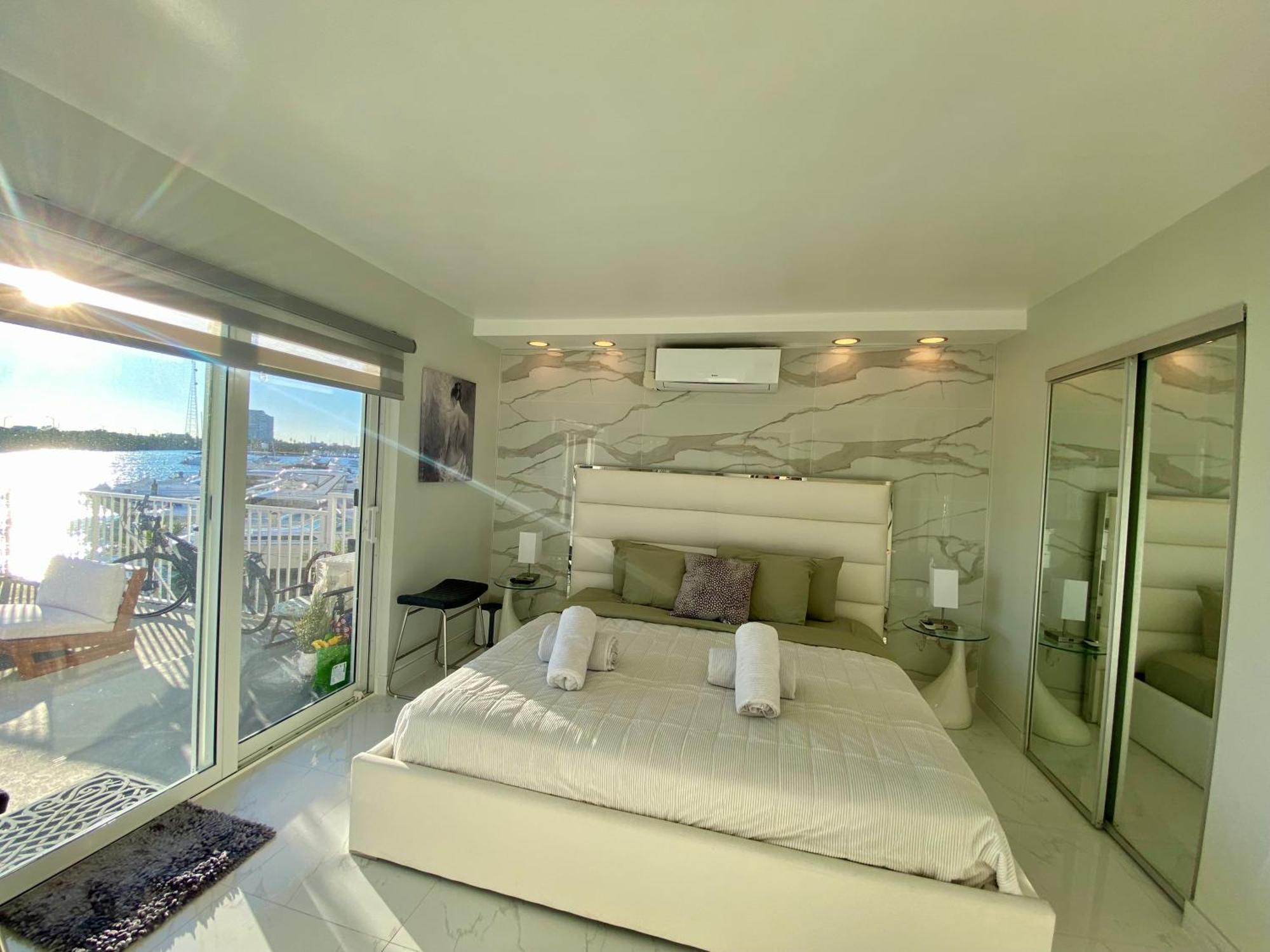 Luxurious Remodeled Direct Waterfront Apartment With Miami Skyline View And Outdoor Terrace Free Parking 5Min Drive To 迈阿密海滩 外观 照片