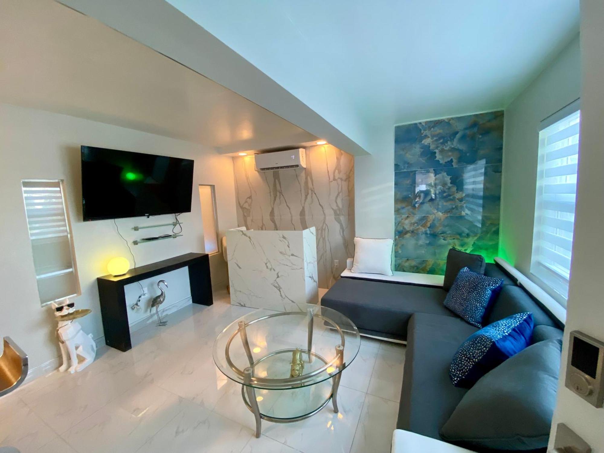 Luxurious Remodeled Direct Waterfront Apartment With Miami Skyline View And Outdoor Terrace Free Parking 5Min Drive To 迈阿密海滩 外观 照片