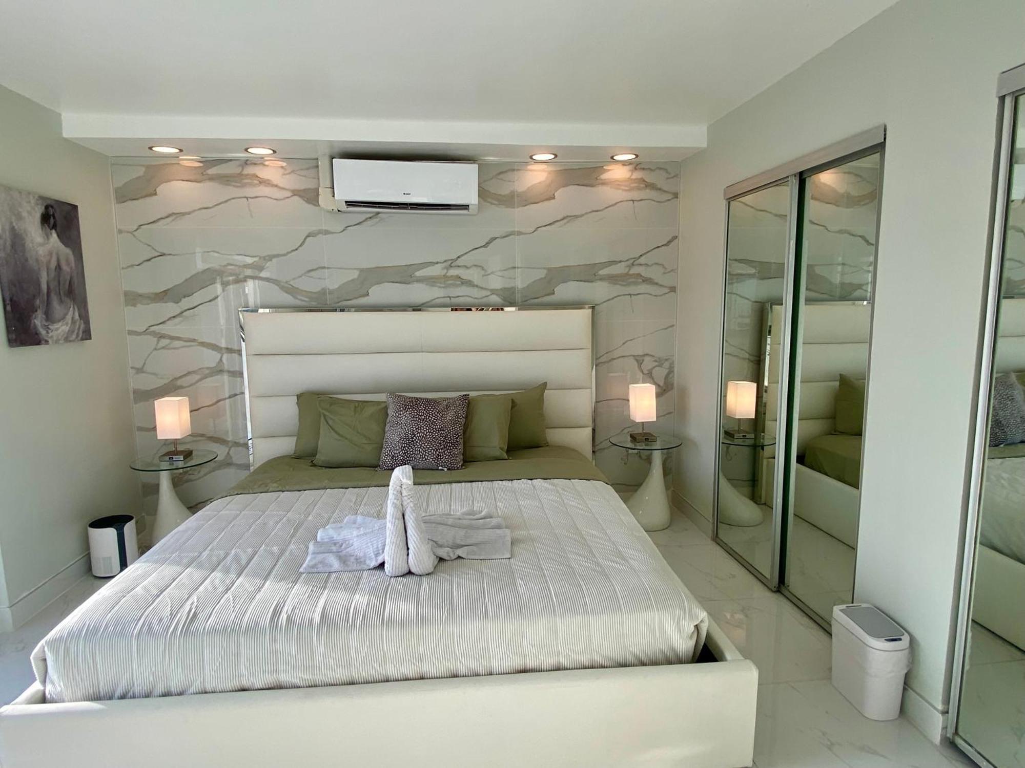 Luxurious Remodeled Direct Waterfront Apartment With Miami Skyline View And Outdoor Terrace Free Parking 5Min Drive To 迈阿密海滩 外观 照片