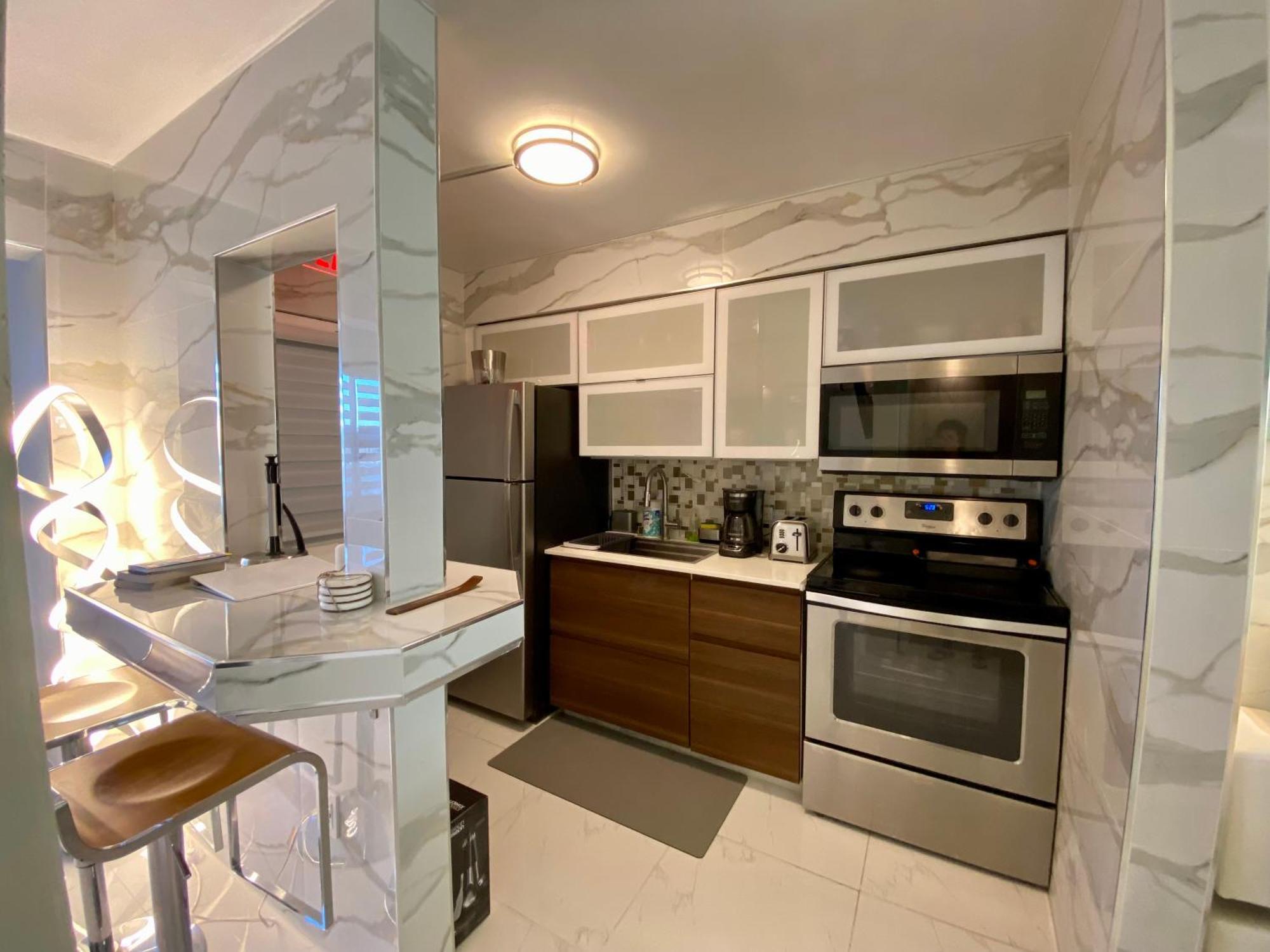 Luxurious Remodeled Direct Waterfront Apartment With Miami Skyline View And Outdoor Terrace Free Parking 5Min Drive To 迈阿密海滩 外观 照片