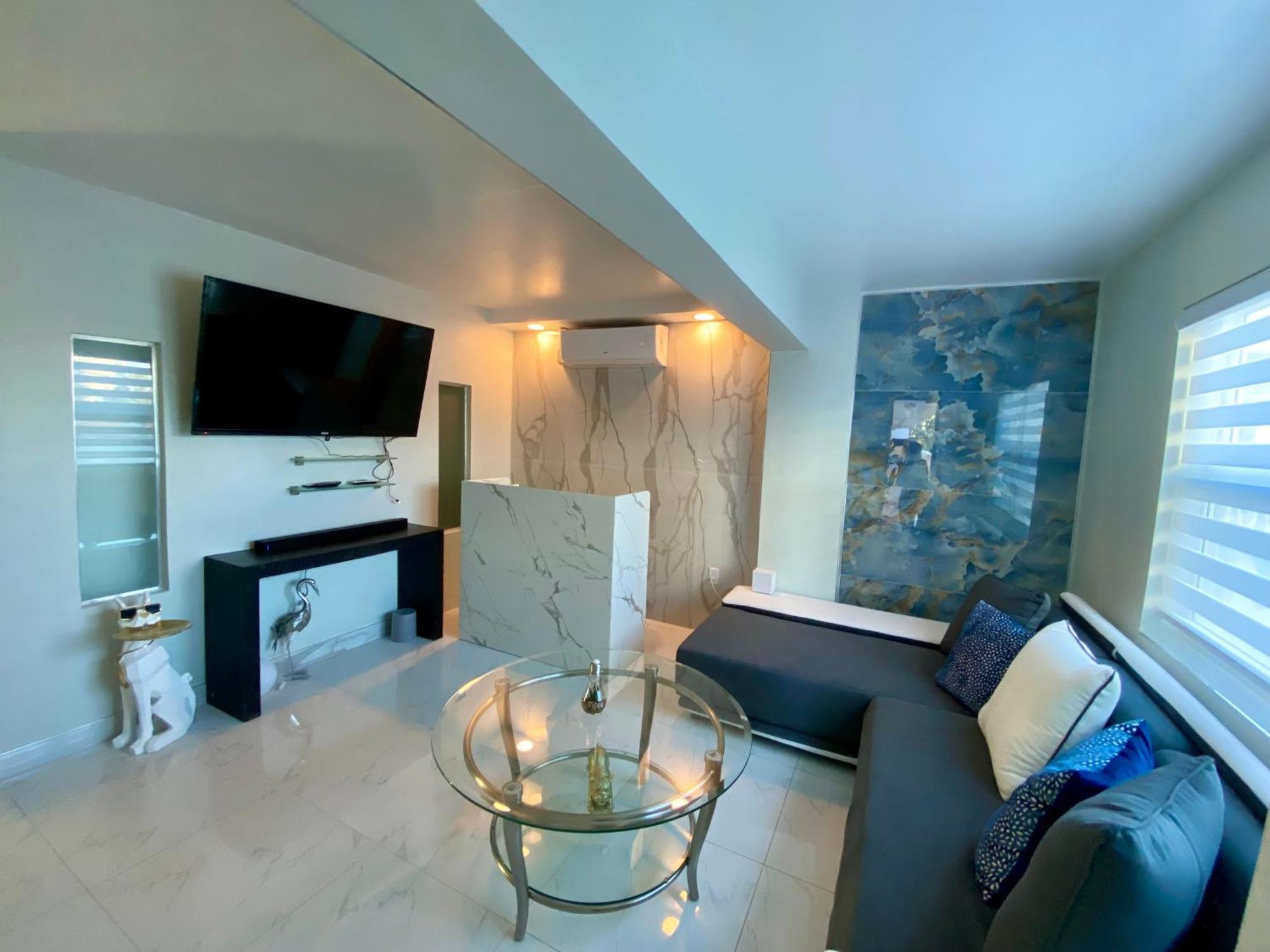 Luxurious Remodeled Direct Waterfront Apartment With Miami Skyline View And Outdoor Terrace Free Parking 5Min Drive To 迈阿密海滩 外观 照片