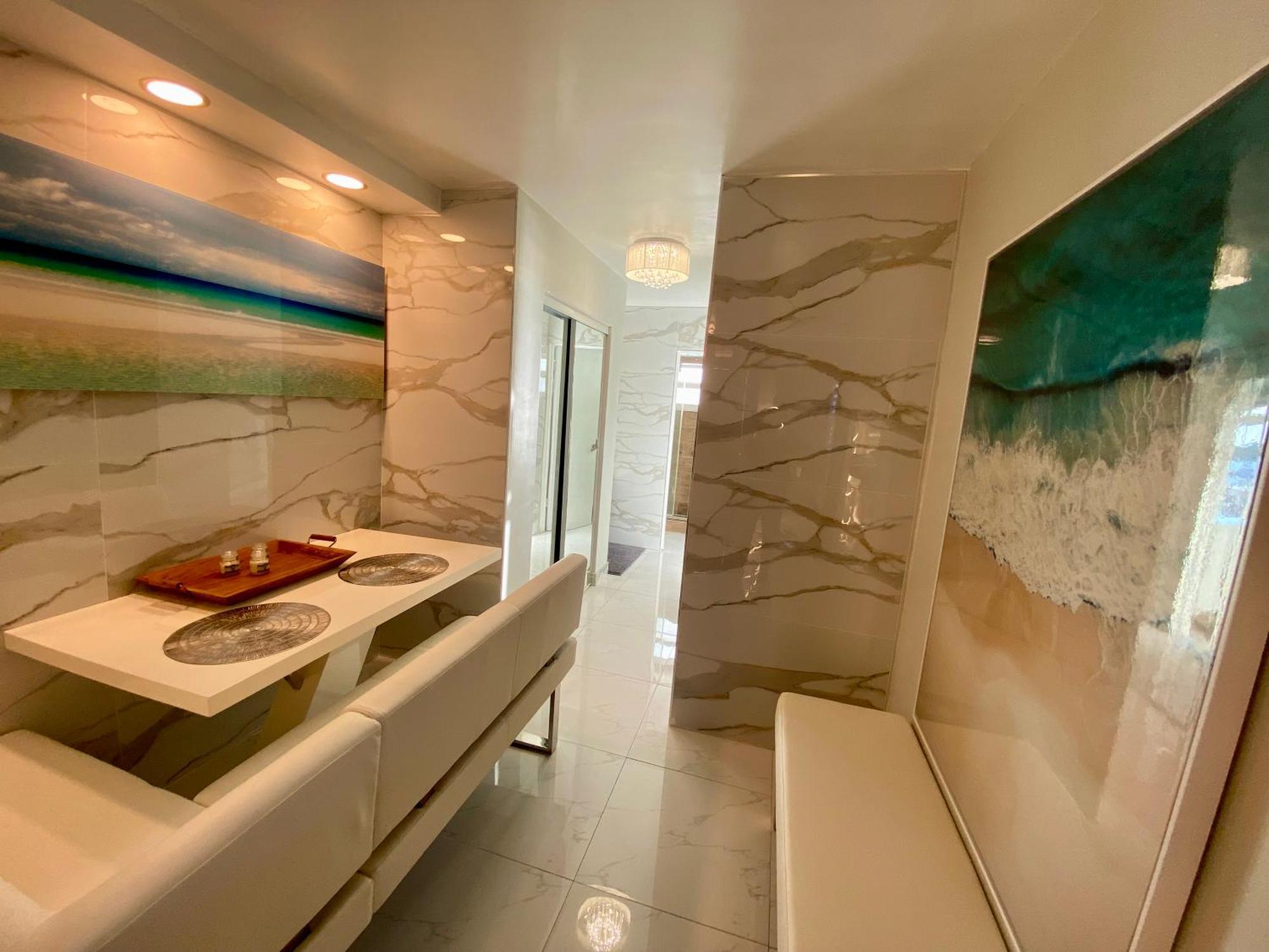 Luxurious Remodeled Direct Waterfront Apartment With Miami Skyline View And Outdoor Terrace Free Parking 5Min Drive To 迈阿密海滩 外观 照片
