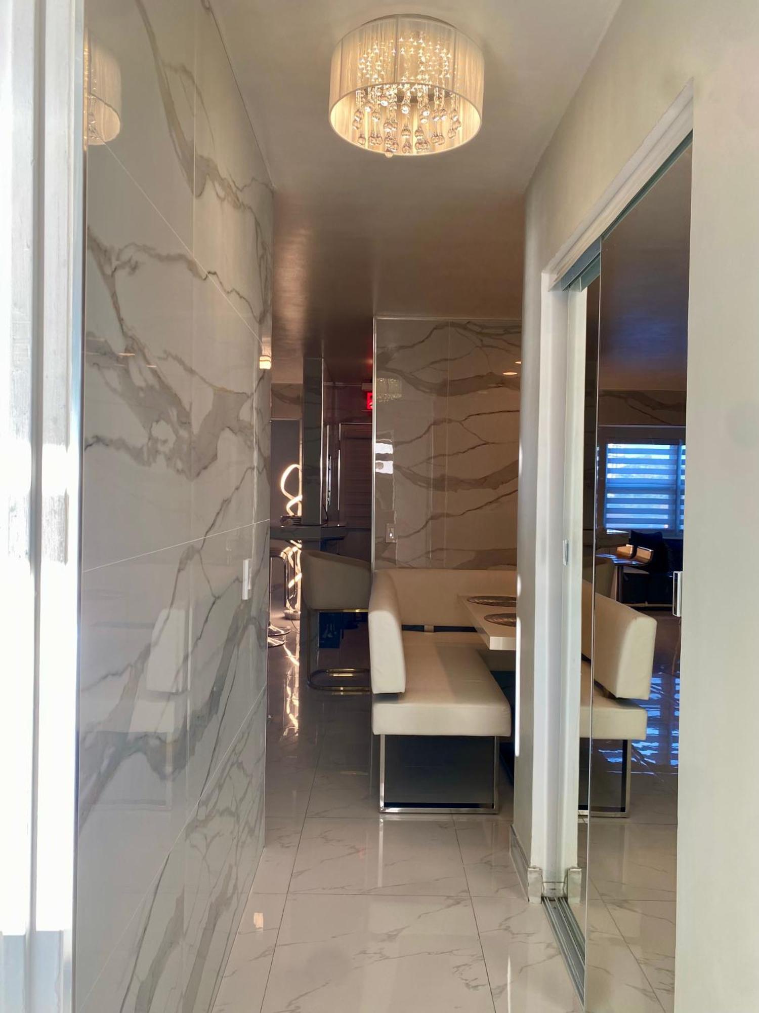 Luxurious Remodeled Direct Waterfront Apartment With Miami Skyline View And Outdoor Terrace Free Parking 5Min Drive To 迈阿密海滩 外观 照片