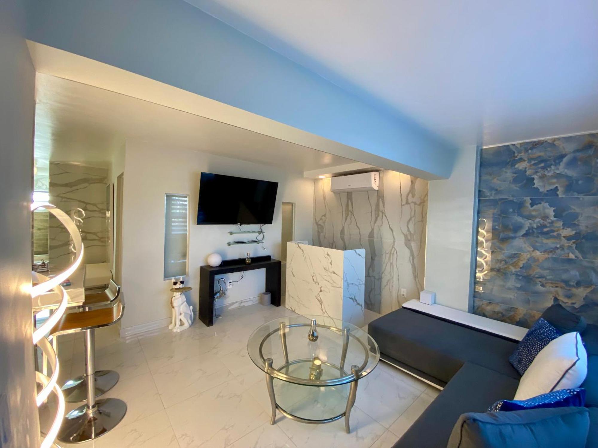 Luxurious Remodeled Direct Waterfront Apartment With Miami Skyline View And Outdoor Terrace Free Parking 5Min Drive To 迈阿密海滩 外观 照片