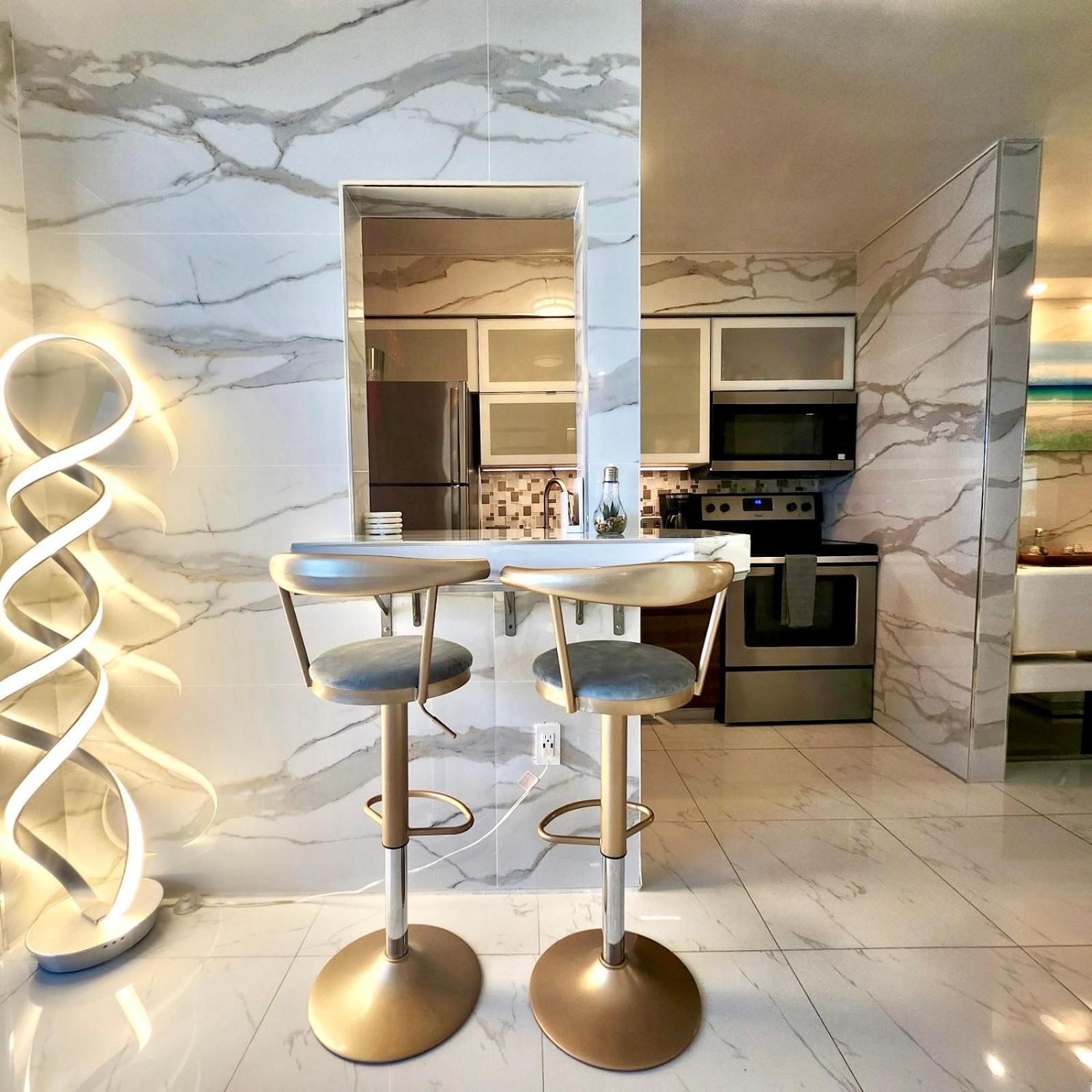 Luxurious Remodeled Direct Waterfront Apartment With Miami Skyline View And Outdoor Terrace Free Parking 5Min Drive To 迈阿密海滩 外观 照片