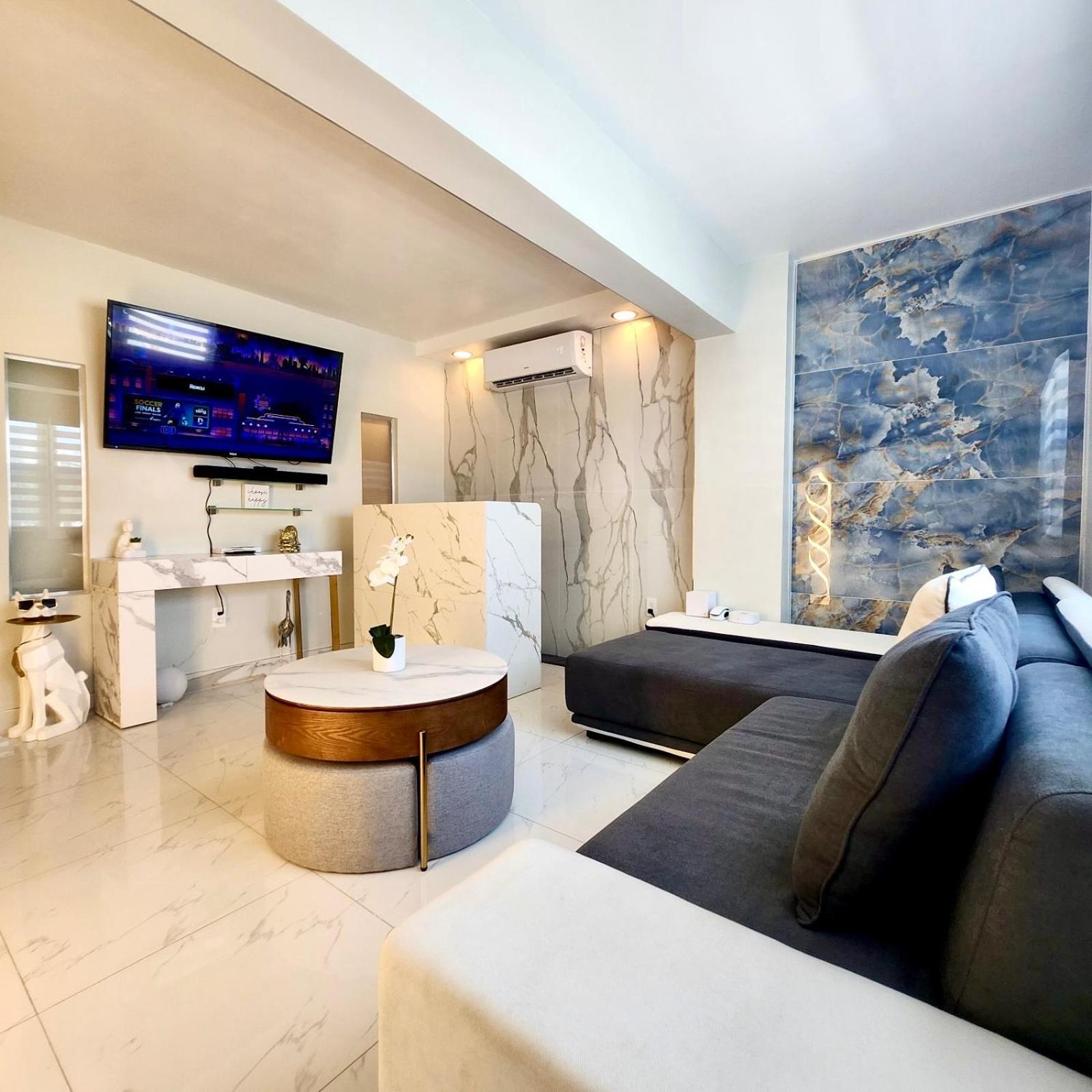 Luxurious Remodeled Direct Waterfront Apartment With Miami Skyline View And Outdoor Terrace Free Parking 5Min Drive To 迈阿密海滩 外观 照片