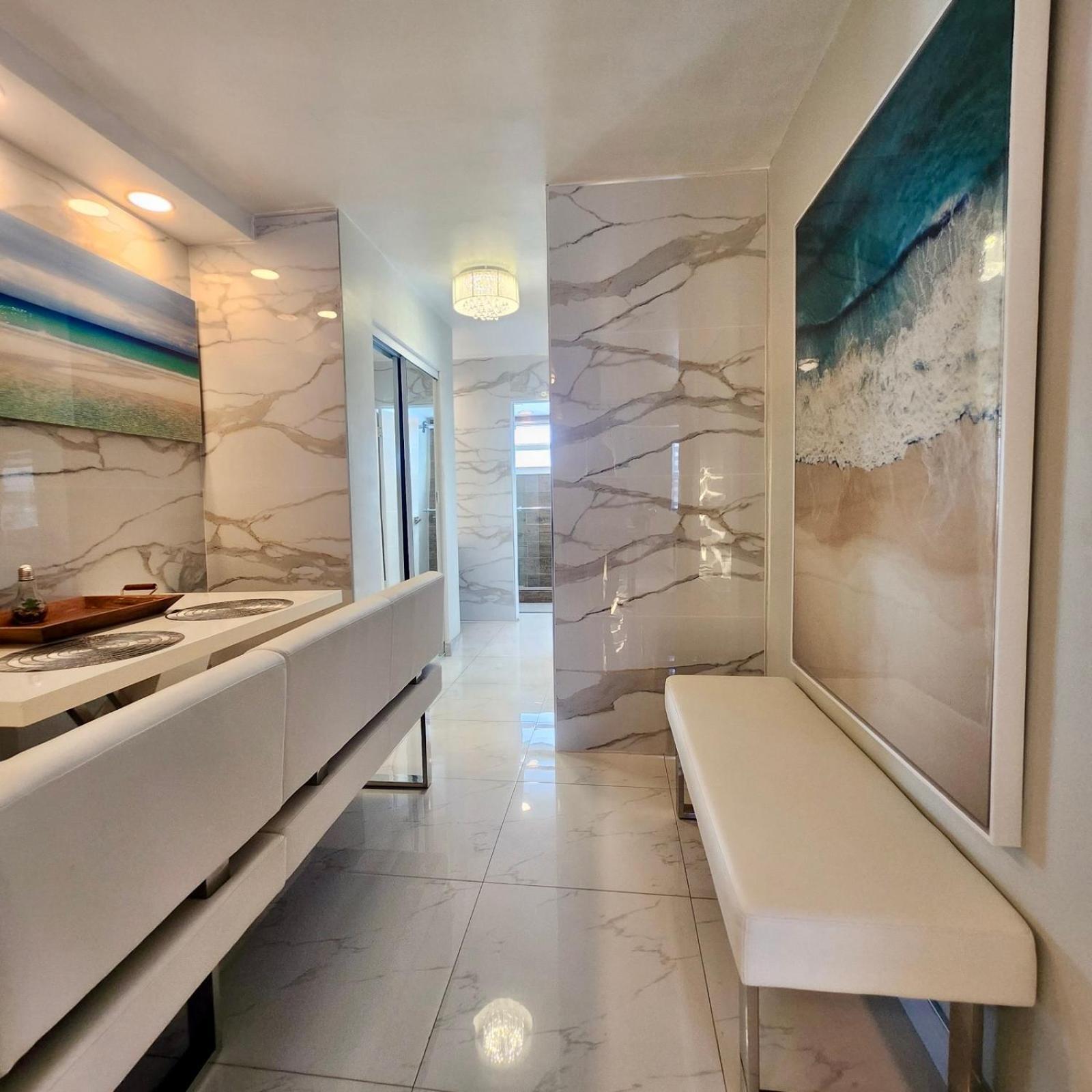 Luxurious Remodeled Direct Waterfront Apartment With Miami Skyline View And Outdoor Terrace Free Parking 5Min Drive To 迈阿密海滩 外观 照片